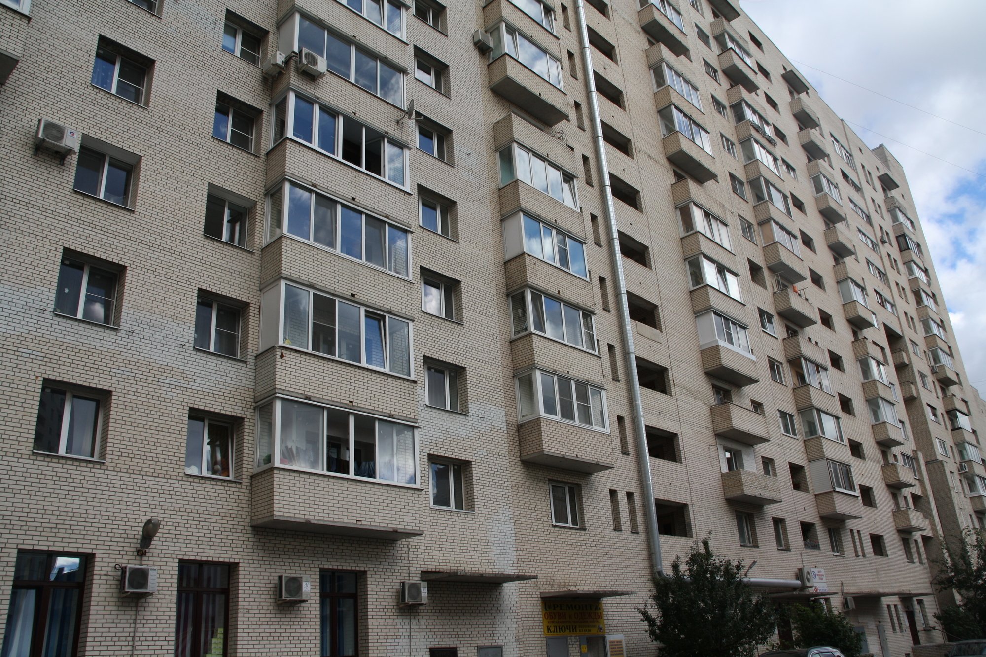 В 2024 году вторичное жильё в Петербурге подешевело почти на 9%