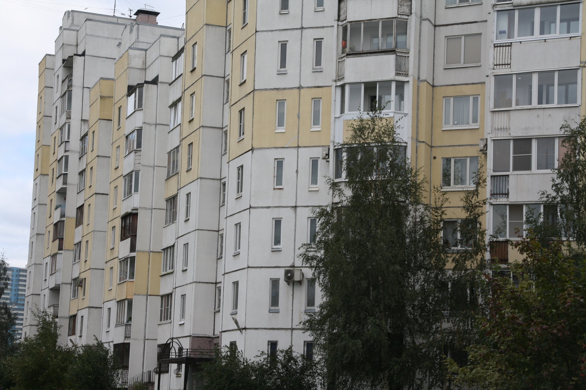 Сколько стоит самая дешёвая квартира у метро в Петербурге?