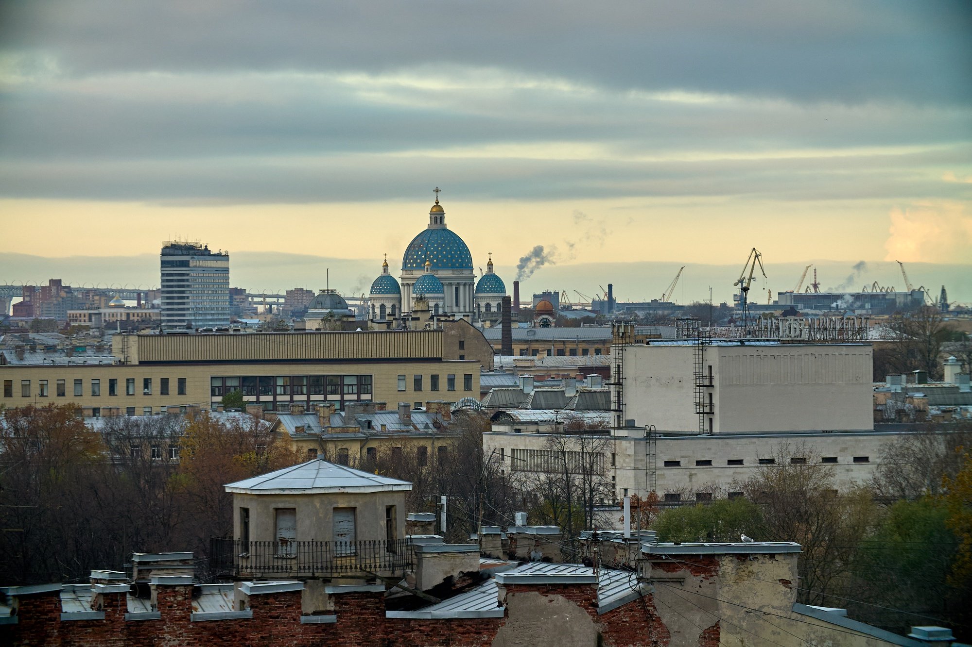 Петербуржцы отдают половину зарплаты на ипотеку
