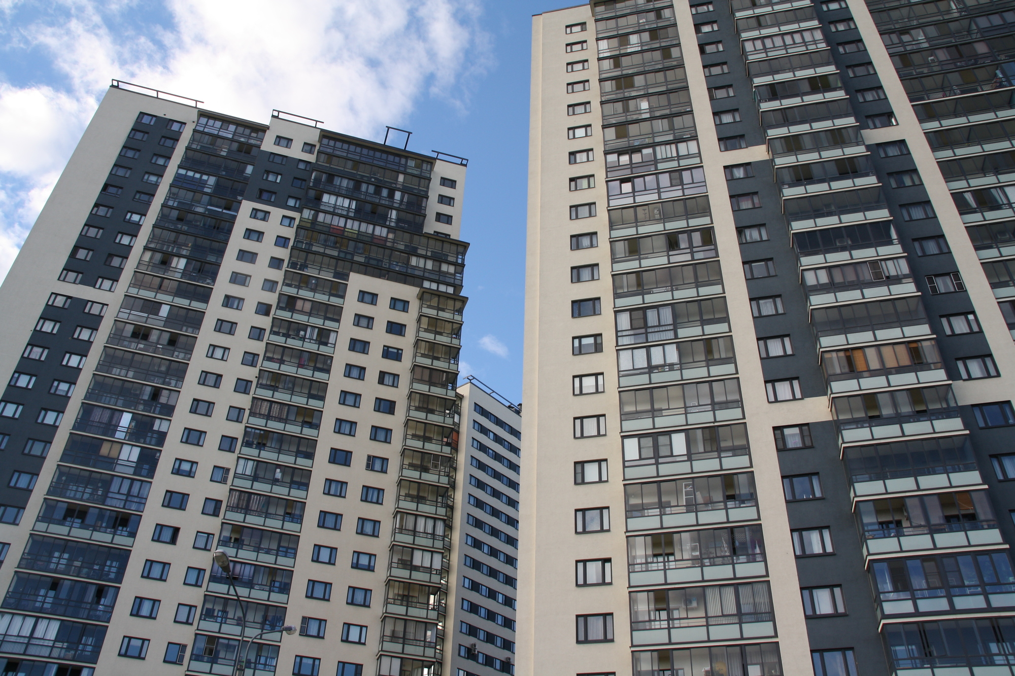 Вторичный рынок жилья Санкт-Петербурга: объём предложения сократился, цены продолжают расти