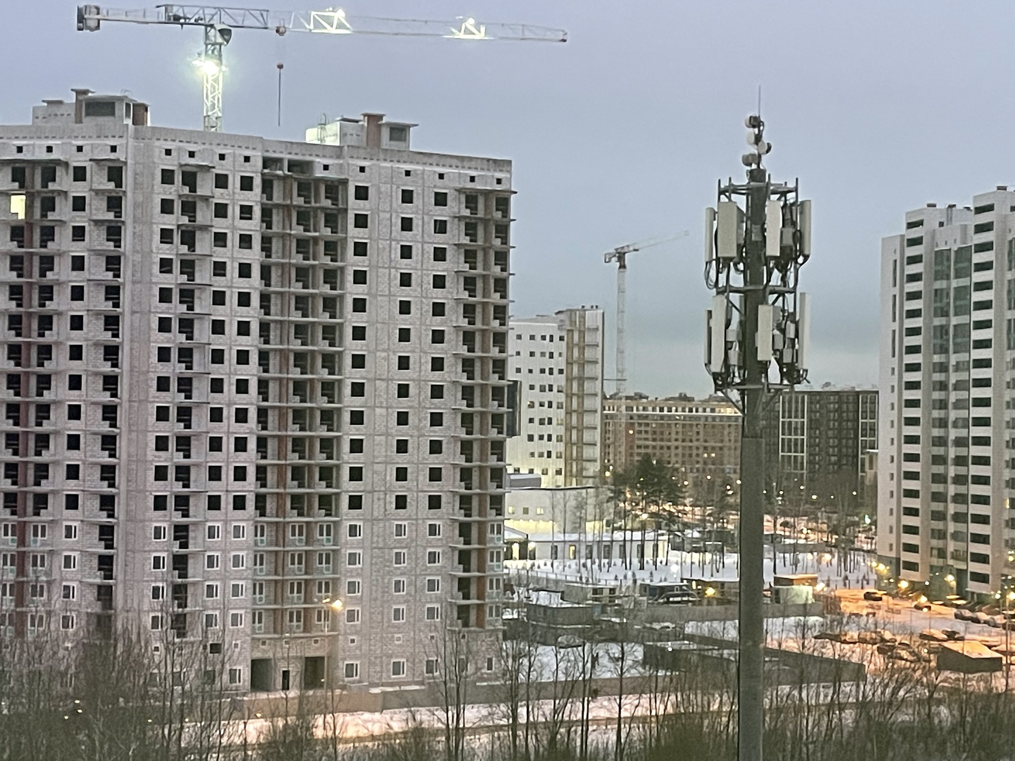 Сотовые вышки в Петербурге могут отодвинуть на сто метров от домов 