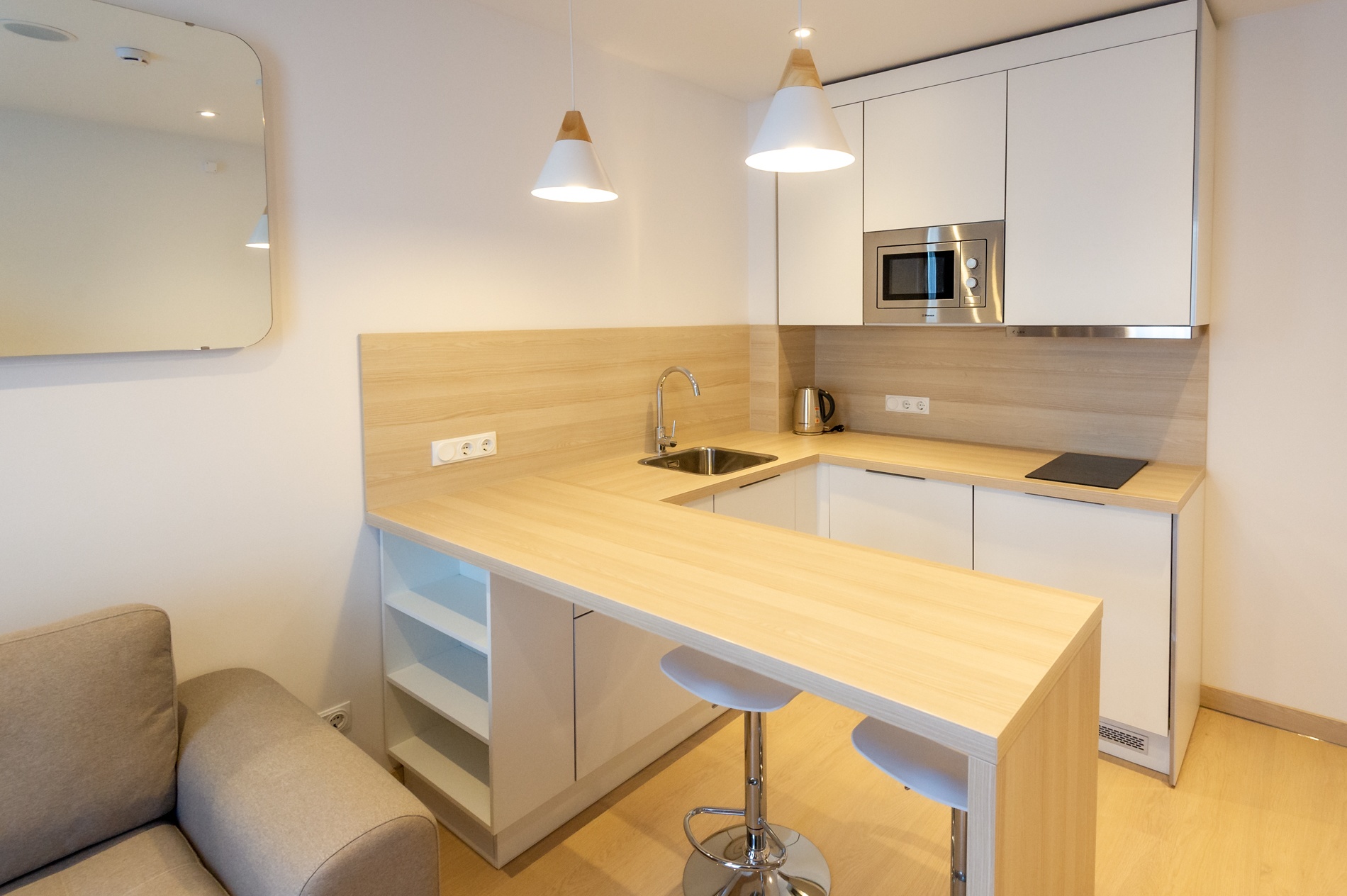 Половина объема предложения сервисных апартаментов Петербурга приходится на Невский район