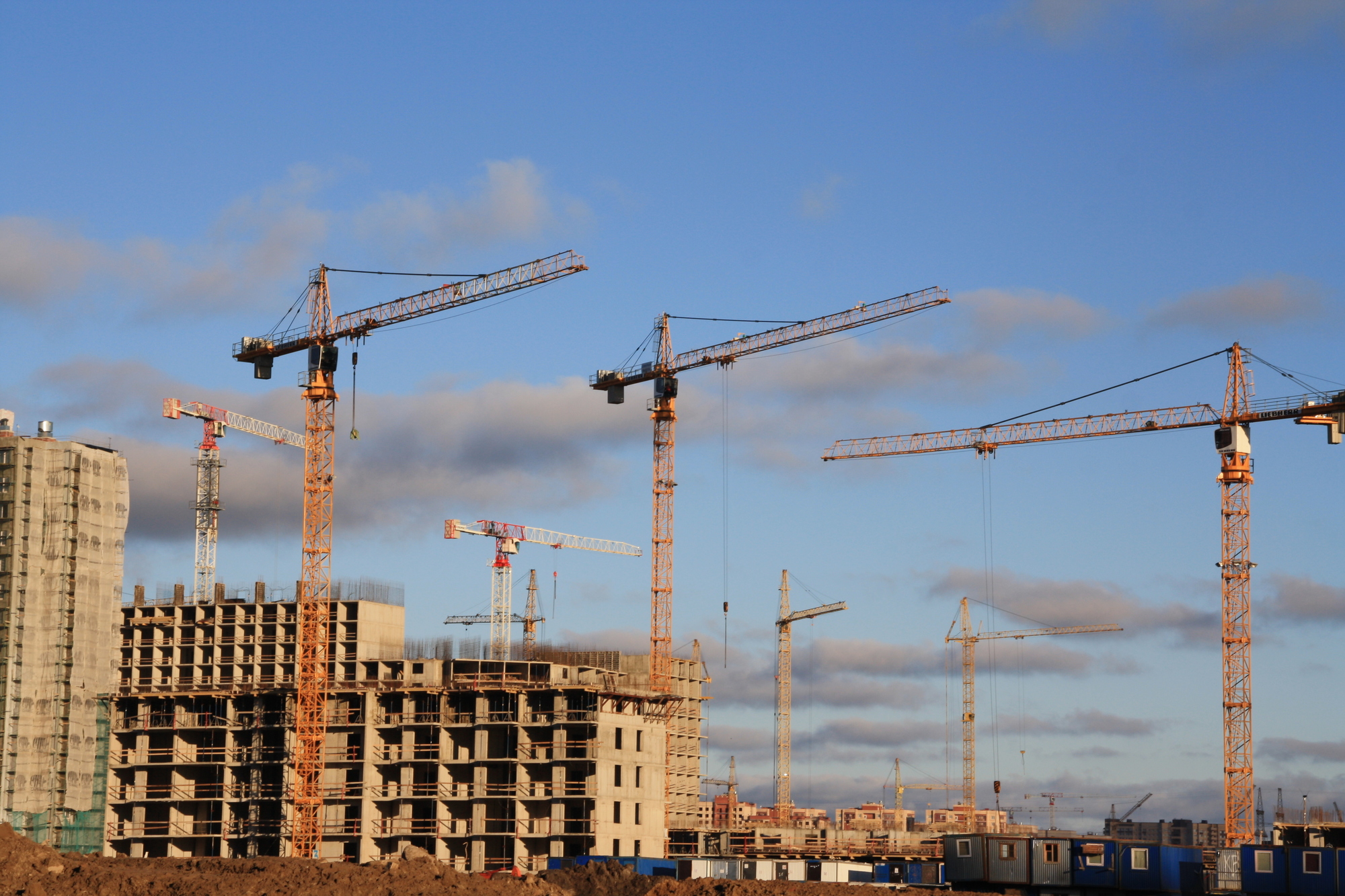 План по строительству жилья в Петербурге уже выполнен почти на половину